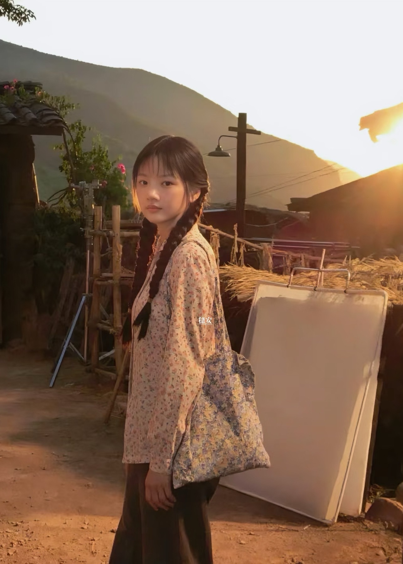 村里有个姑娘叫小芳，任敏好适合去演70、80年代的下乡剧 ​​​