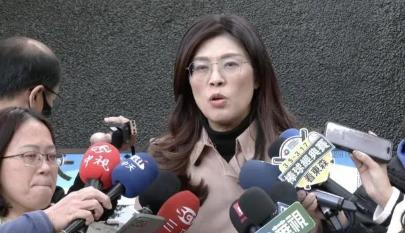 最新消息！
就在今天上午，
郑丽文谒陵喊口号？


郑丽文今天去给蒋经国献花，