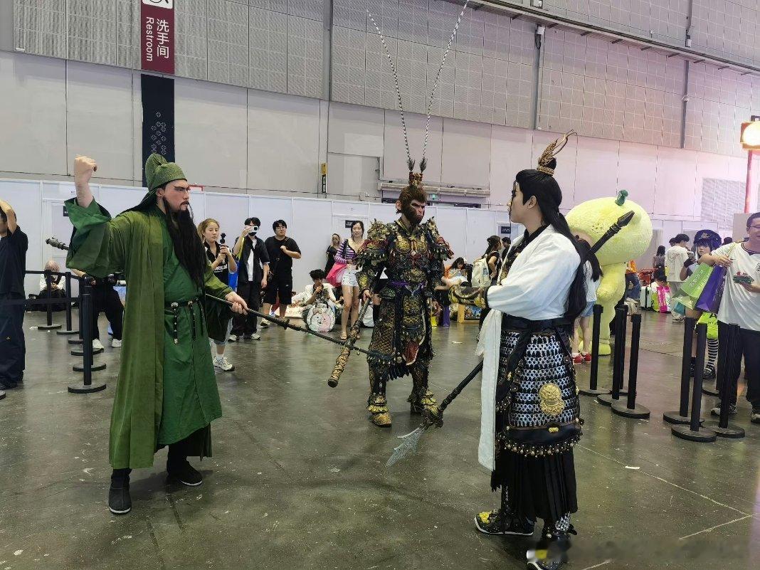 二次元一定要留在大城市工作大城市对二次元爱好者格外友好，密集的谷子门店、不间断的