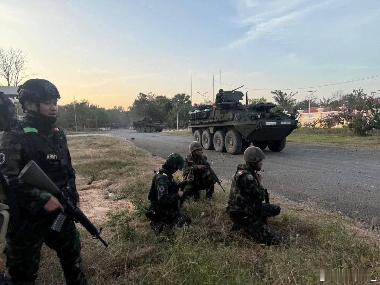 泰军在泰柬边境部署美制M1126“斯崔克”步战车。泰军第二军区称柬军12月9日对