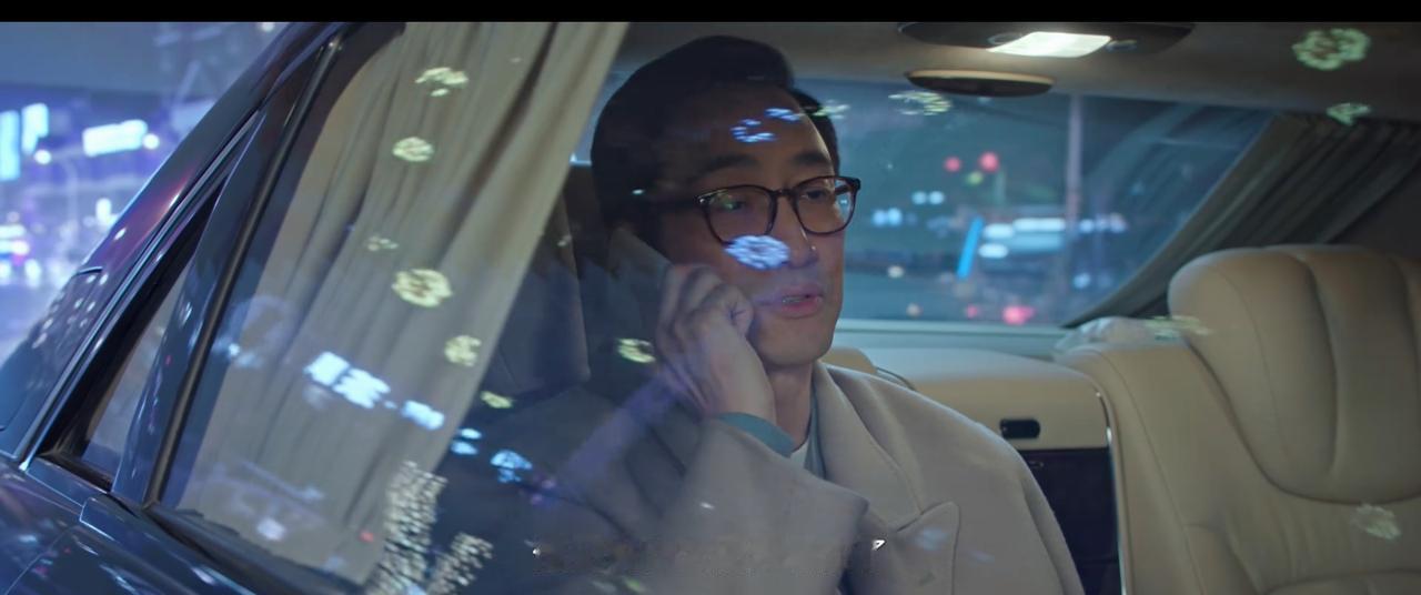 聂程远把股份协议推过去，女儿聂曦光笑了——那种笑，冷得刺骨。
宴会厅里马念媛站在