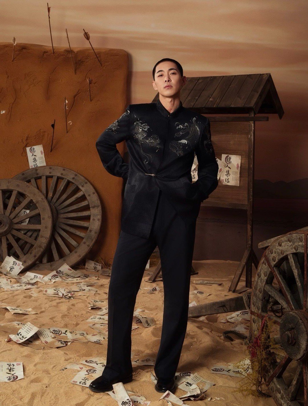 陈丽君白那日苏想演镖人更想演疯人 问想演谁，俩人异口同声指和伊玄。病娇角色的吸引