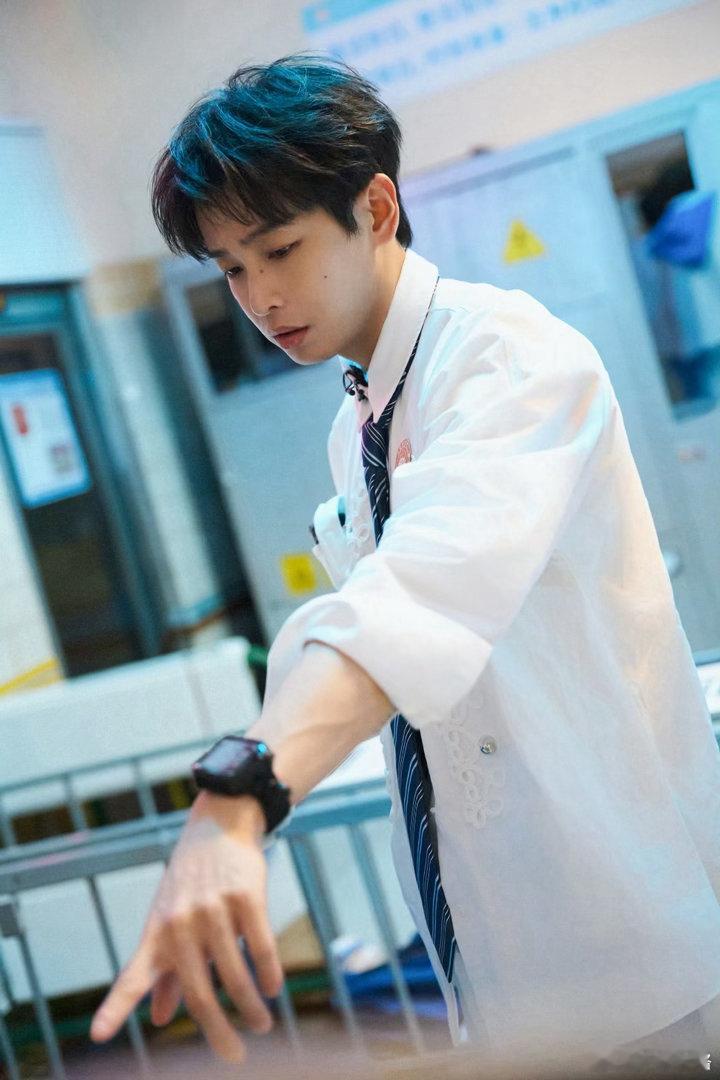 彭昱畅不被吓的时候还挺帅彭昱畅校园白月光有脸了 谁懂这份反差！习惯看彭昱畅密逃受