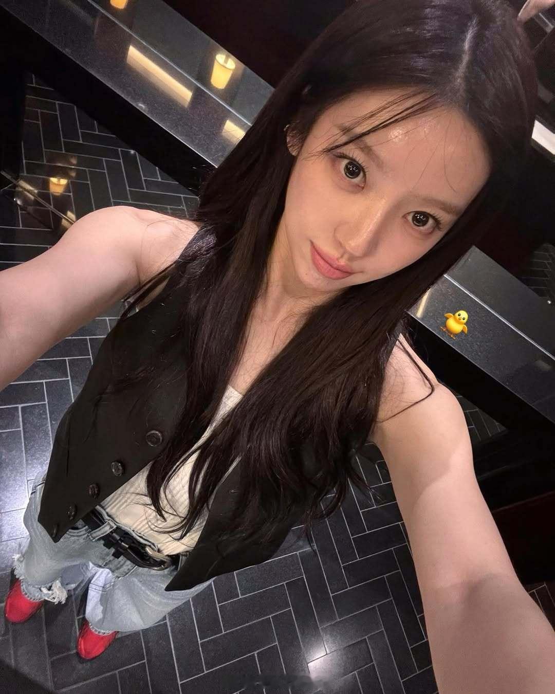 洪智允 洪智允 洪老师📷pose ​​​