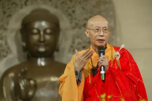 圣严法师：心伤无痂，唯有自渡光明。人间修行，最磨人的从不是肉身疾苦，而是藏在心底