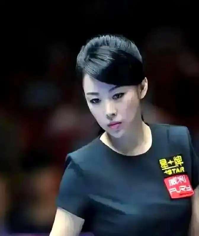 43岁潘晓婷：10冠加身身家8.7亿，机场约会只为寻懂球人
 
“九球天后”潘晓