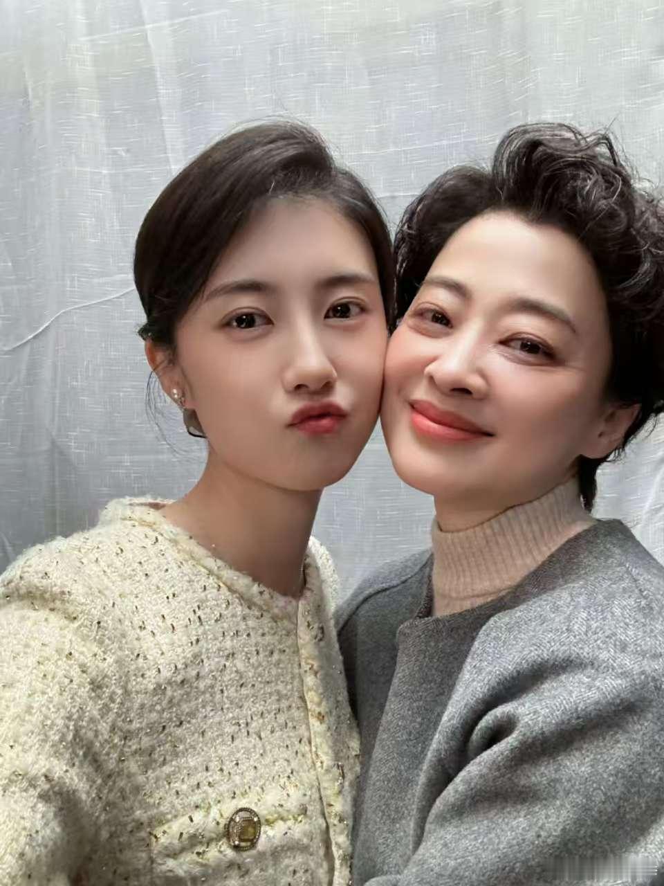 梅婷曹斐然别太演我和我姐了  这哪是演戏啊根本是家庭直播！姐妹为件衣服吵架都能吵