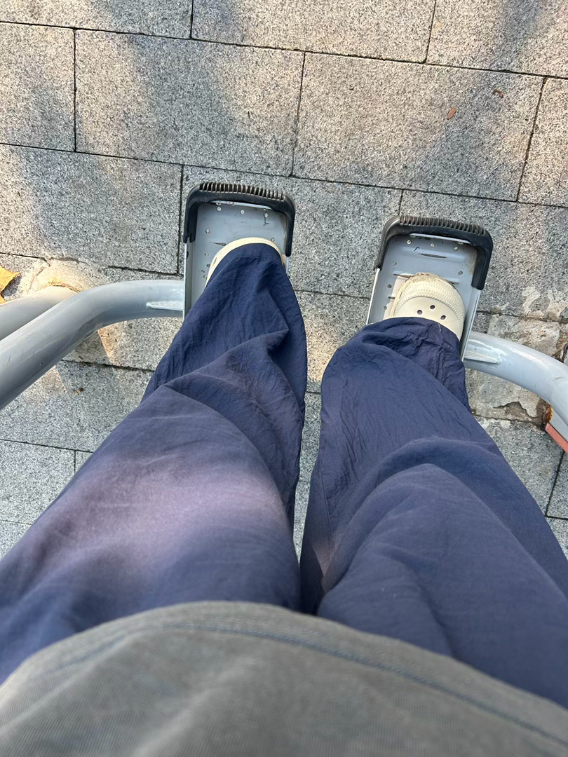 这夏天裤子是非要做这么长吗？是谁说这亚麻裤越洗越短的，两条裤子都是越洗越长，全部