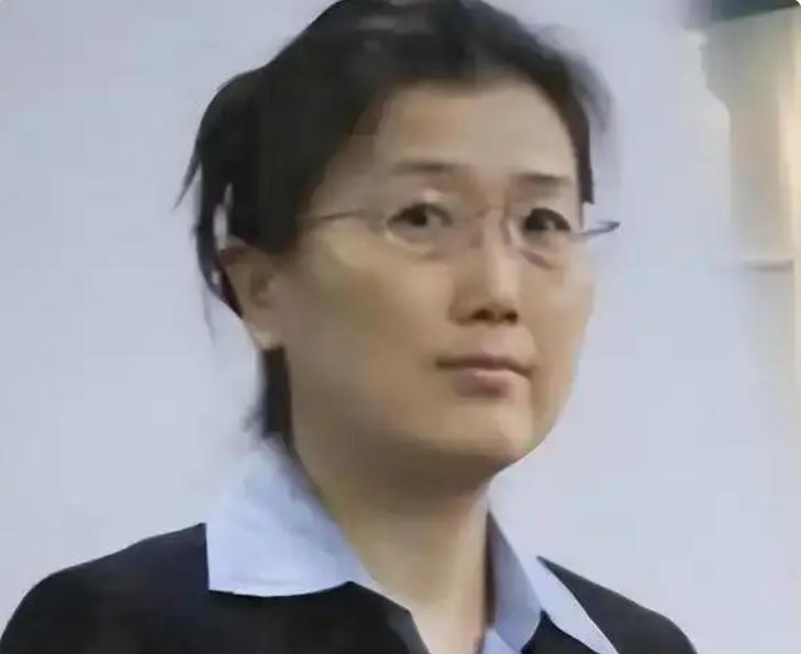 北大化学才女潜伏顶级药企十年，用专业本事亲手用慢性毒药杀了自己的清华丈夫。一张单