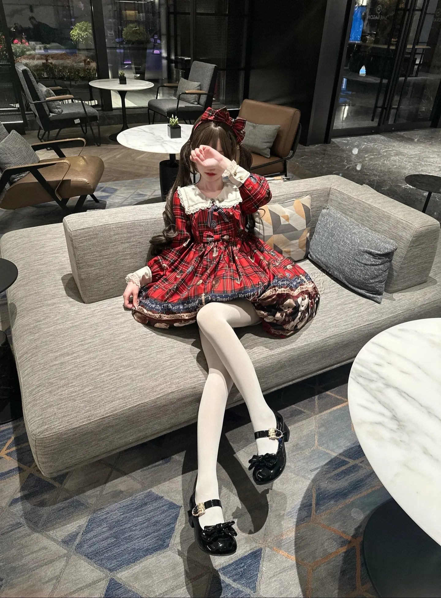 我总是渴求你能懂我的拧巴 懂我坚硬外壳下脆弱的内心 可我忘了你不会一直对我有耐心