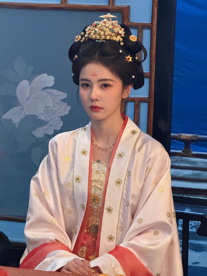 白鹿小粉团子 白鹿李佩仪小粉团子 白鹿小粉团子，谁懂这个女官李佩仪的含金量啊，期