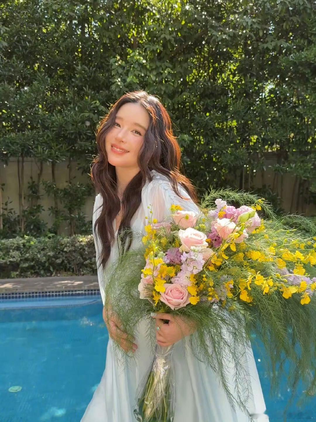 天呐最好的礼物💐阚清子晒捧花孕肚照阚清子官宣孕肚照 ​​​