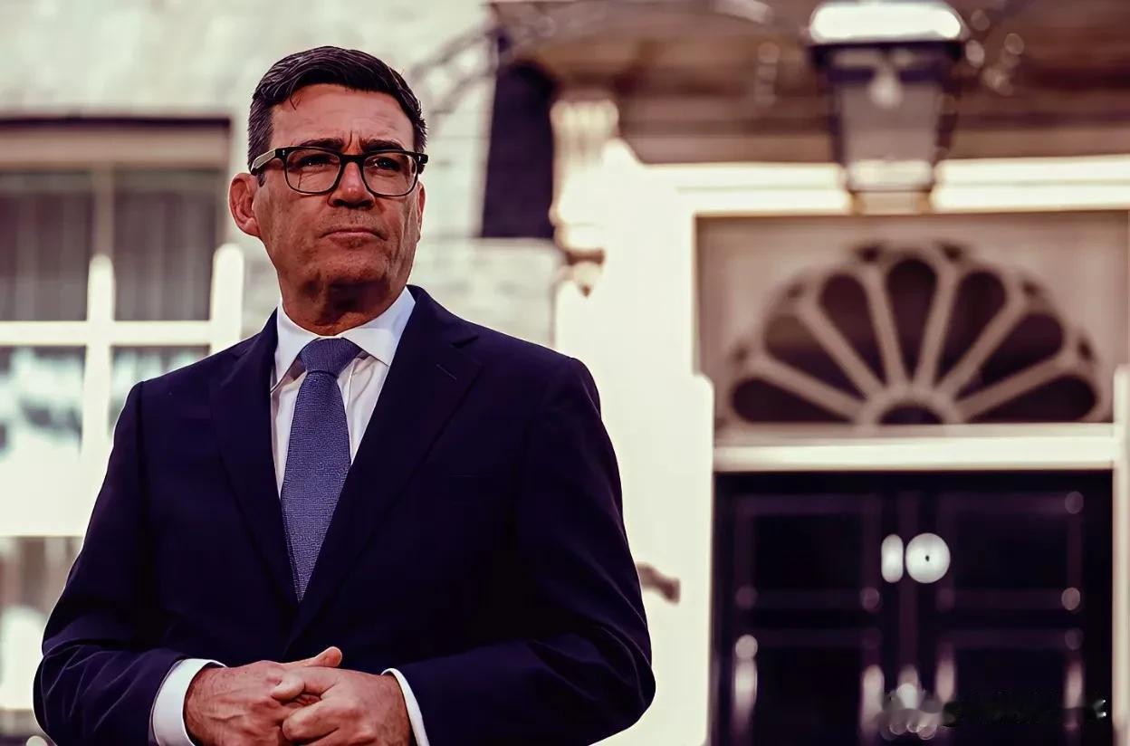 新首相首通海外电话锁定泽连斯基！五相轮番更迭，英国援乌战略始终纹丝不动
 
关注
