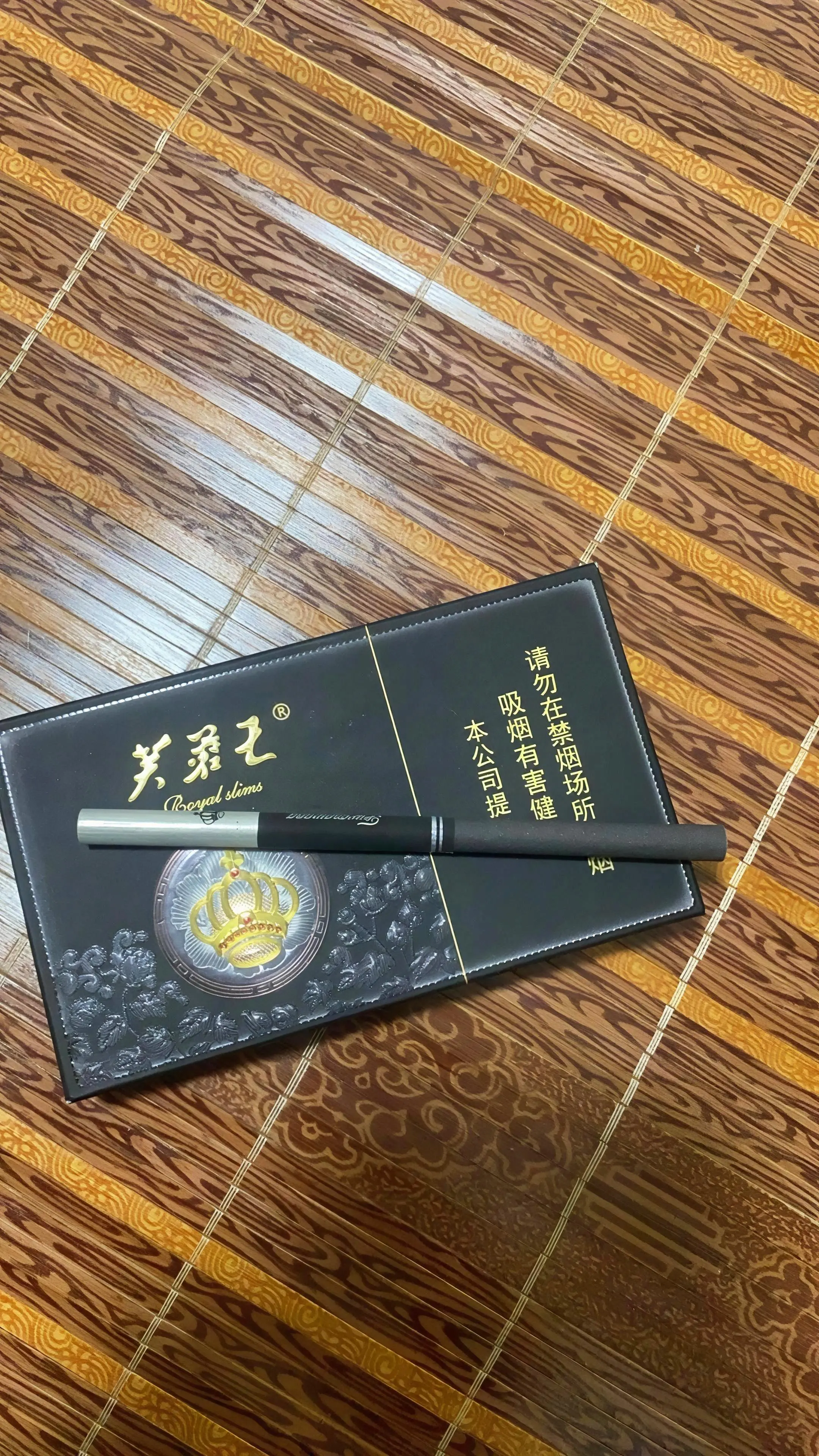 儿时立志不食烟 如今烟雾绕身边