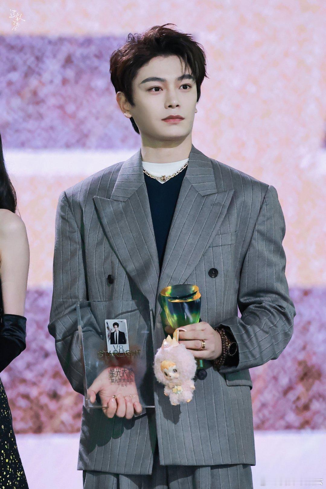 丁禹兮张海虾 dyx丁禹兮南部档案 细石坠入河中荡起层层涟漪，不知是我心海涌动，