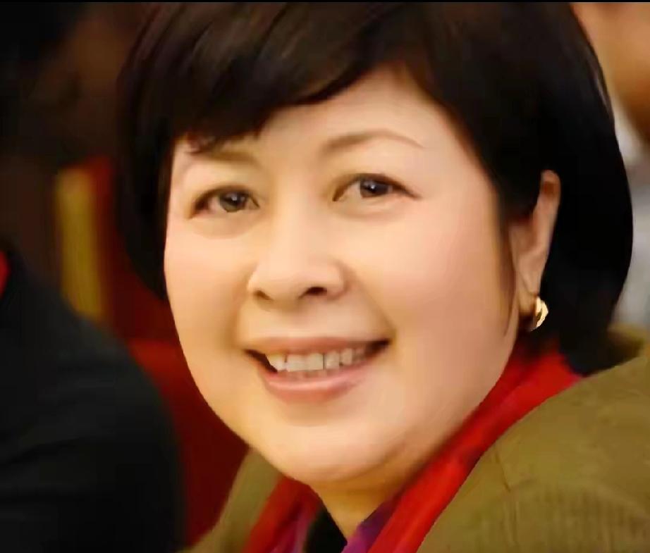 身价过亿坐拥北京一条街，陈道明都喊她姐，儿子却是她一生的骄傲与心病
 
    