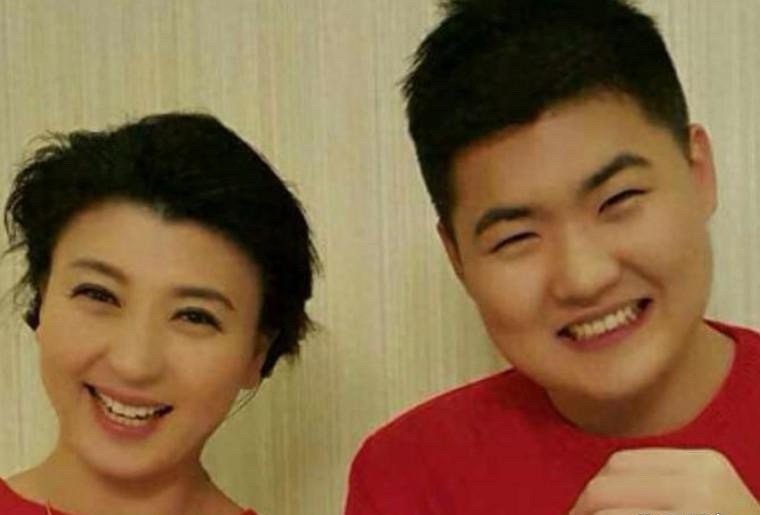 贫富差距太大了。也许闫学晶说的本来就是大实话，她在那个圈子里算穷人了，只是在百姓