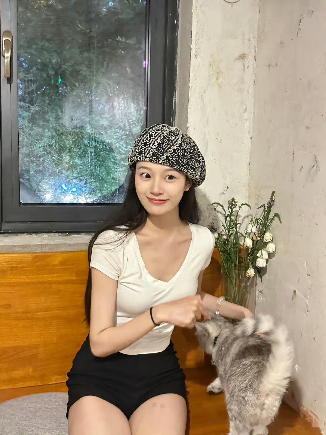 胡婧囡来战好让人好奇！上戏刚毕业就演《来战》，还和鞠婧祎、张云龙同组，王一栩眼光