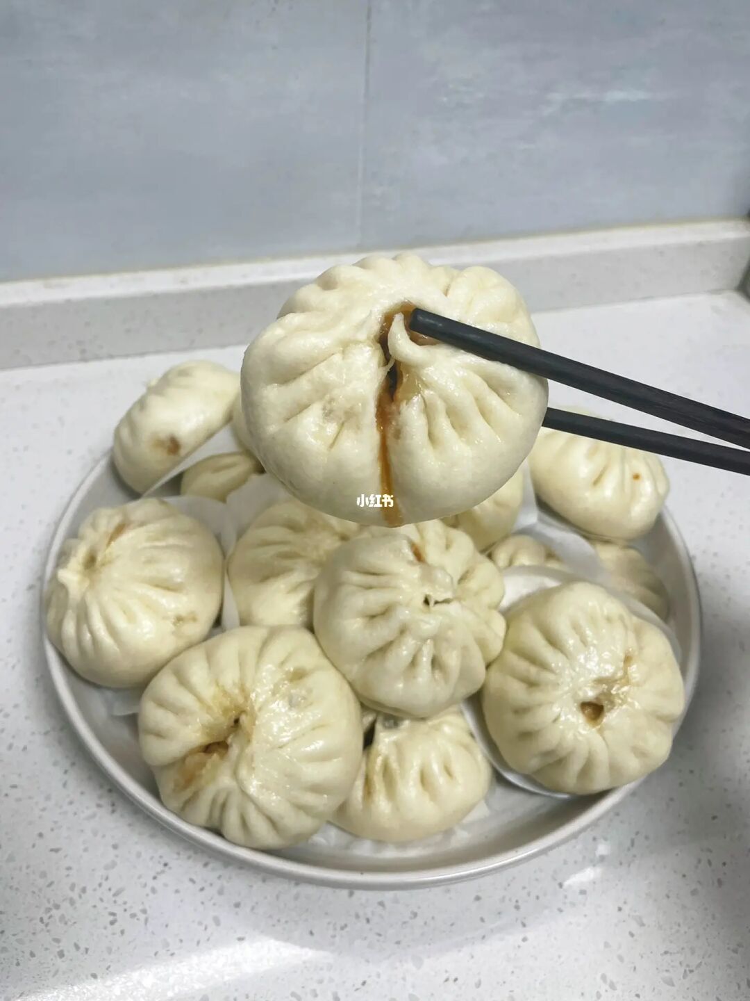 蓬松暄软的酱肉大葱包子，一口气能吃几个🤤
