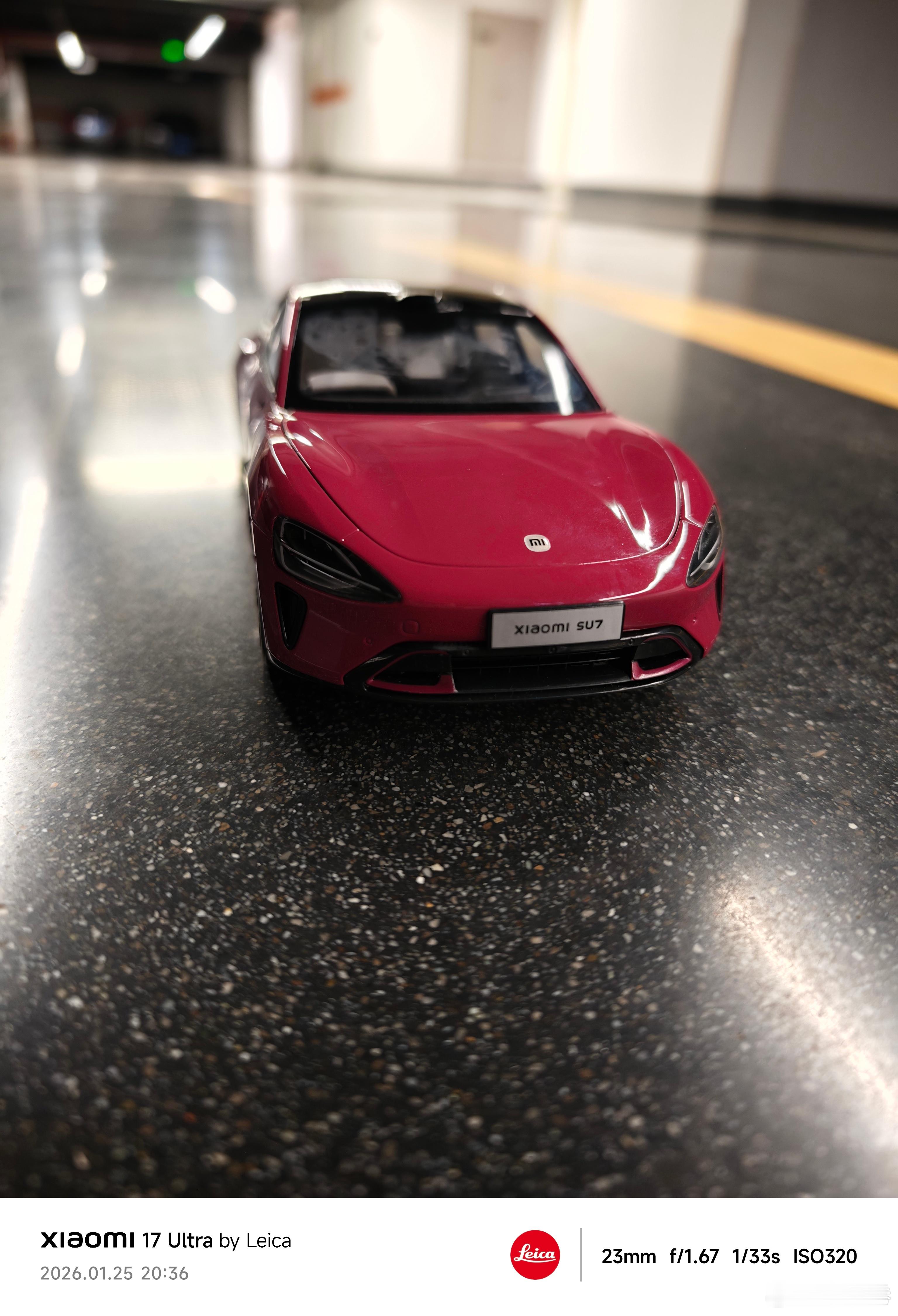 我有两辆洋红，你们更喜欢哪一辆小米汽车付卷卷