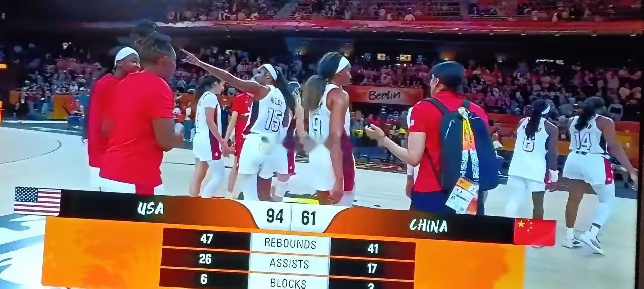 中国女篮输给美国不意外，意外的是中国女篮一到三号位几乎没有得分。整个世界都在外线