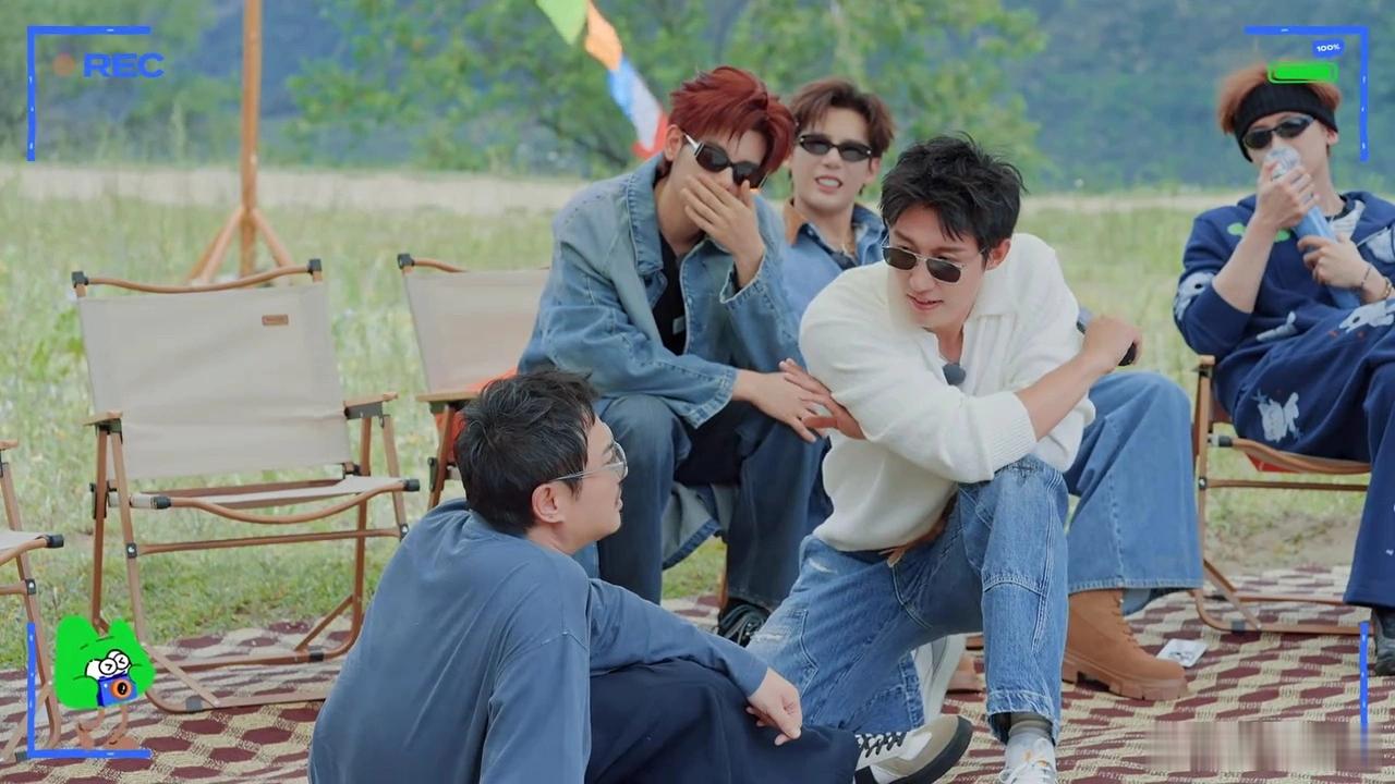 黄景瑜现在就出发 看得出很想演反派了[不愧是你]，反派多爽一言不合随便乱杀，正派