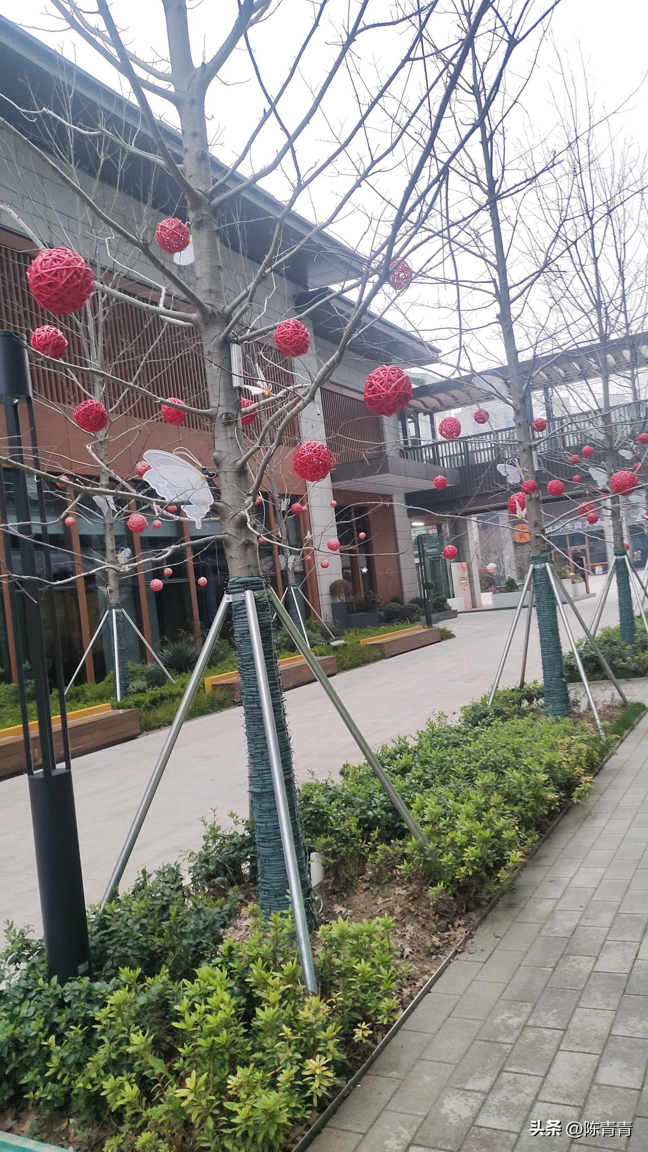 春日生活打卡季苏州石路万象城去逛街，往前走石路步行老街。感觉石路万象城的加入，比