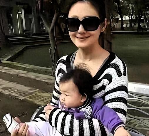 因为大S走的时候没留下个遗嘱啥的，所以就按法律来呗，简单点说，现在的老公具俊晔，