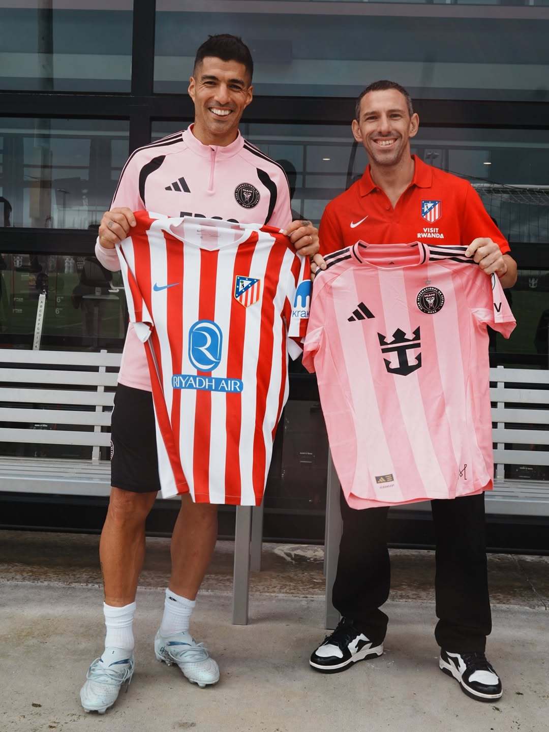 🤩 马克西·罗德里格斯和苏牙在迈阿密国际训练中心相聚，并相互交换了球衣马竞造访