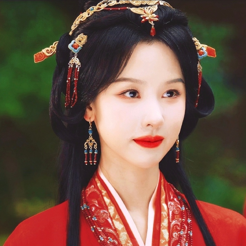 红衣灼灼❣️陈都灵楚朝陈都灵