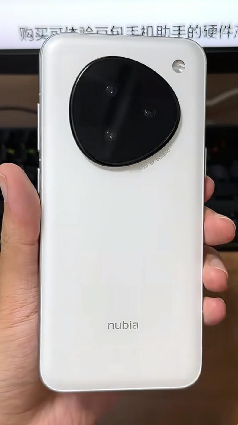 全球首款AI智能体手机还是挺期待的，之前的豆包手机也没动静了，不知道这款怎么样？