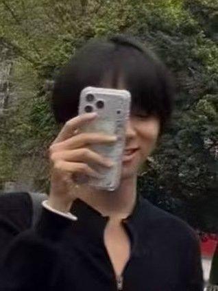 王橹杰反拍私生王橹杰反拍私生拍笑了 我不行了王橹杰这个萌，所有人私人行程不要关注