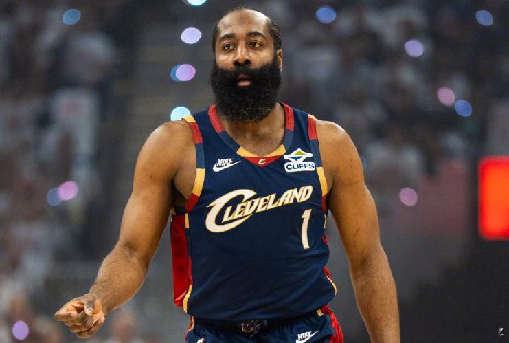 骑士险胜活塞追到1-2：哈登19+7关键7分 米切尔35+10坎宁安三双nba季