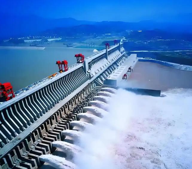 日本军事专家公然放话：三峡大坝，这座中国引以为傲的世界顶级水利工程，早晚会变成中