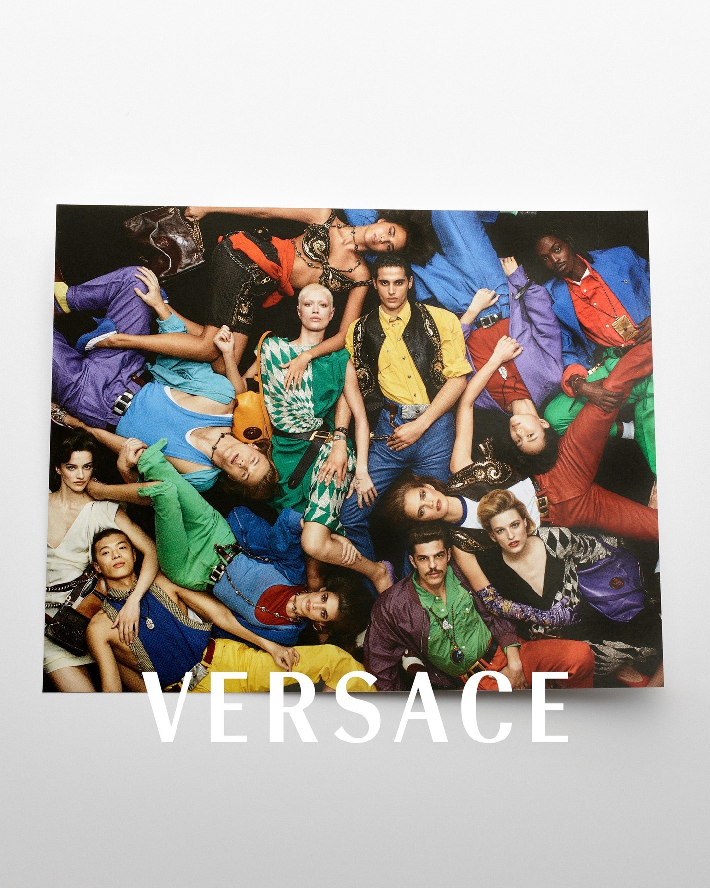 Versace 的春夏广告  📷 摄影 ：Steven Meisel.模特 ：