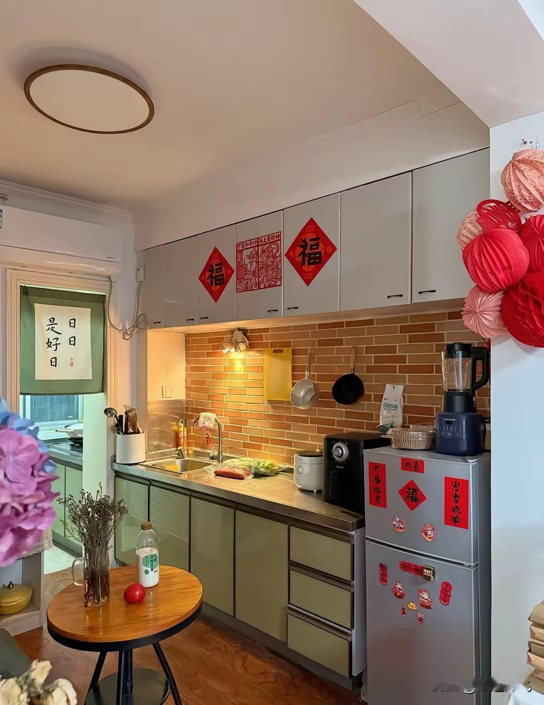 我觉得幸福是一种感觉
是自己的感觉
是自己可以生产幸福的，别人给的幸福很难掌控