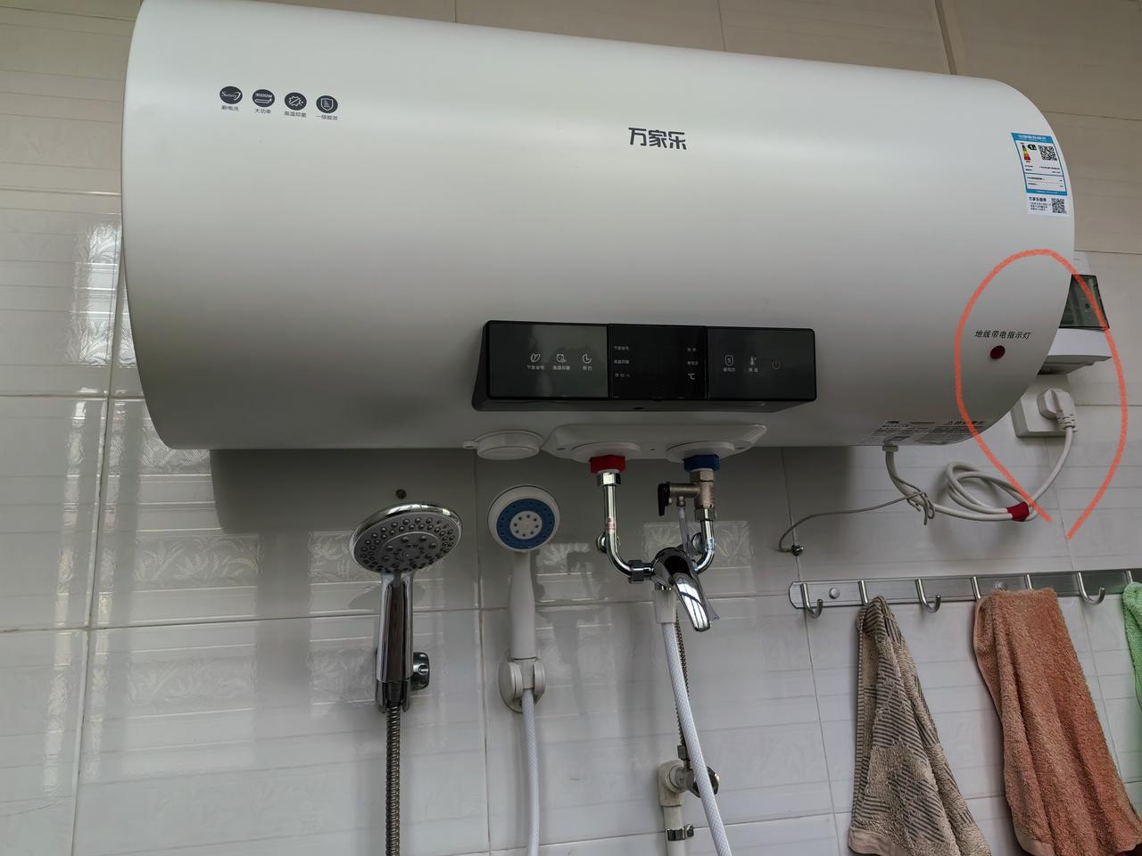 现在新出的还有：出水断电+漏电开关，出热水时自动断电，关水10秒后自动又开始通电