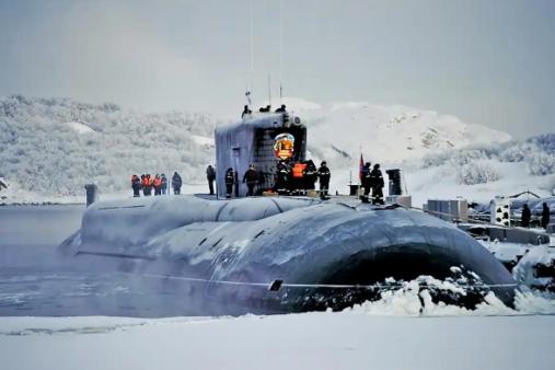 说句实在话，就算我们把 10 艘全新的 055 万吨大驱，开到俄罗斯家门口，跟对