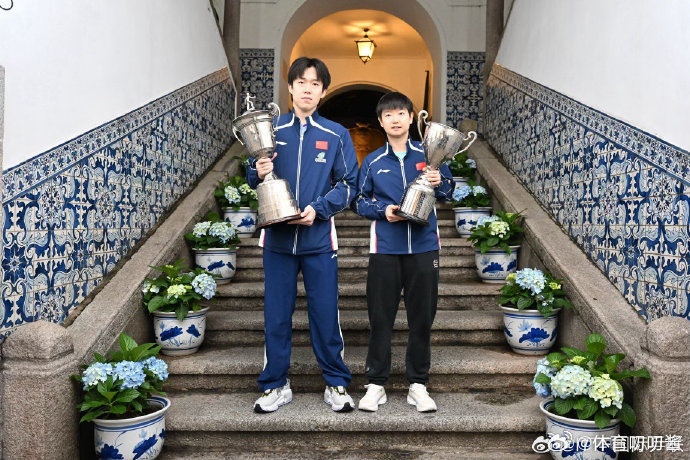 王楚钦孙颖莎同框澳门地标2026澳门乒乓球世界杯圆满落幕，男单冠军王楚钦、女单冠