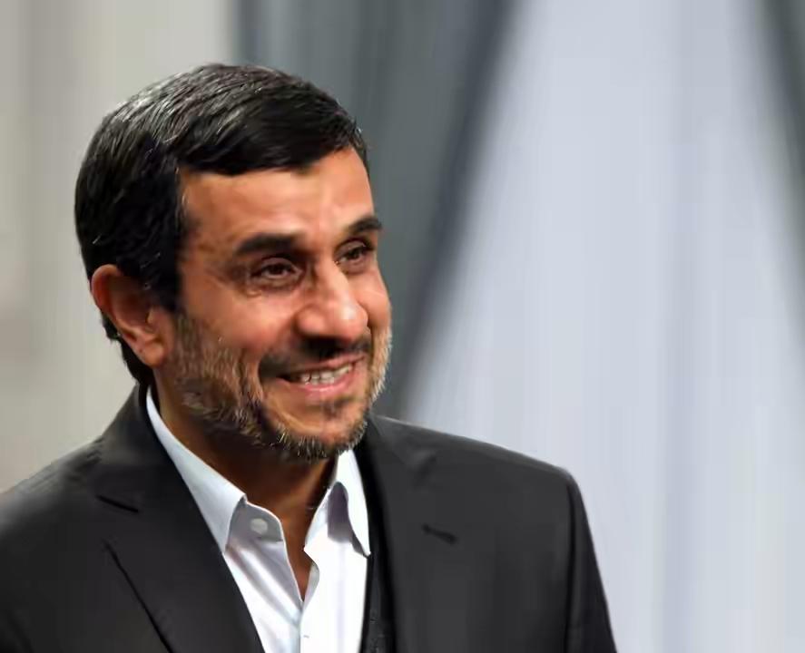 伊朗前总统内贾德宣布效忠新领袖穆杰塔巴·哈梅内伊，这让很多人对伊朗信心大增，也很