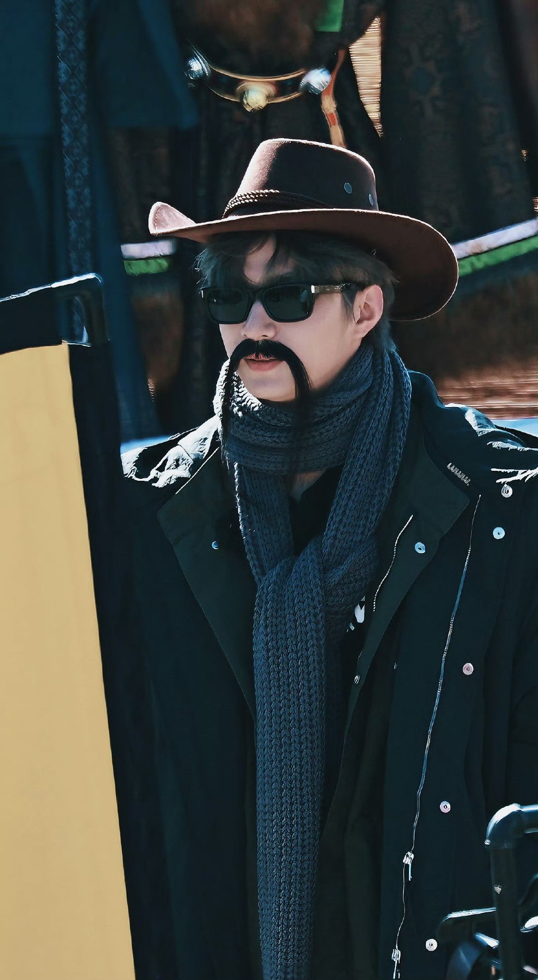 刘耀文贴胡子路透刘耀文贴胡子 刘耀文贴胡子好可爱啊啊啊 