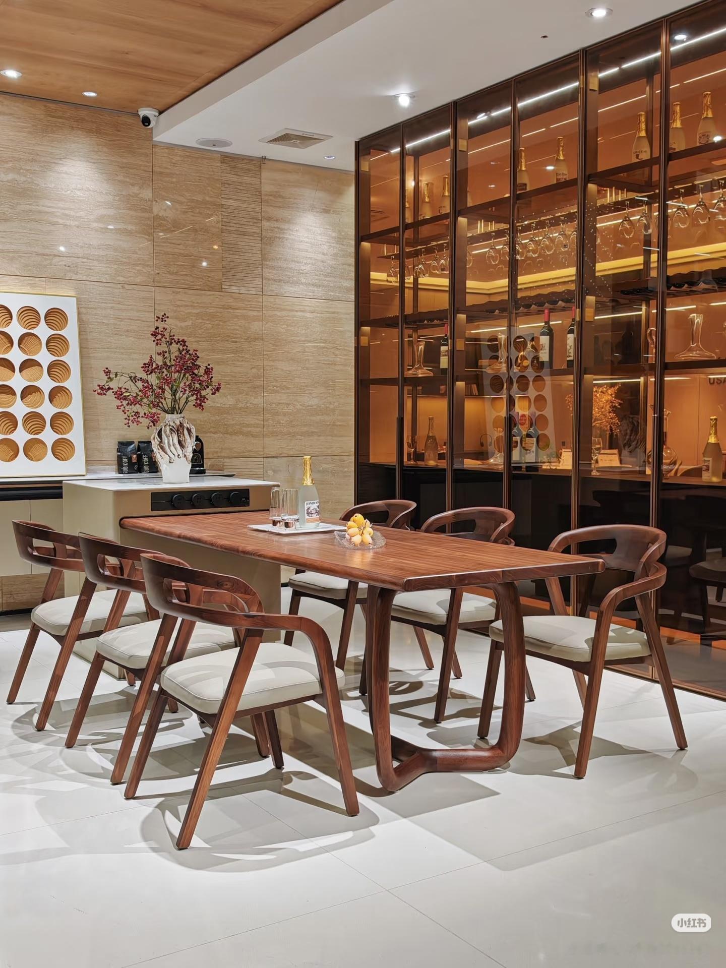 这个岛台餐桌看起来不错，谁能找到这个工厂？问了，小北家没做这种异形桌腿。