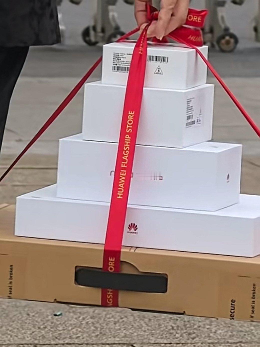 2026高考结束了，绝大部分家长，要给孩子准备大学全家桶了，有钱的家长一般是苹果