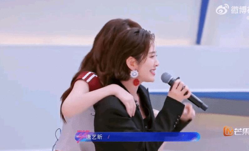 唐艺昕心里没有李小冉我现在满脑子都是李小冉那个表情，又委屈又好笑，姐你别太可爱了