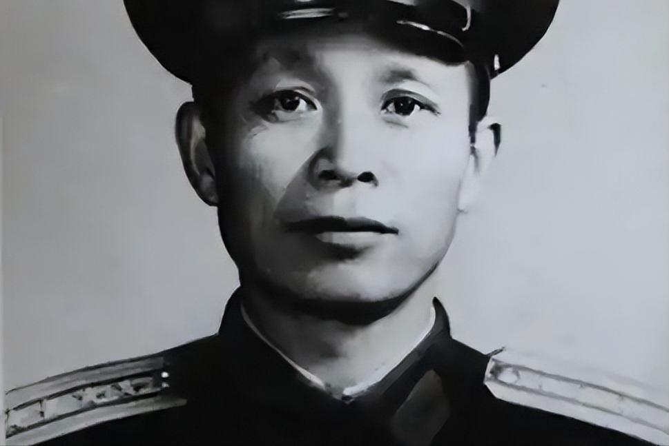 1937年，西路军副营长杜万荣与三名战友被活埋在炸塌的煤窑里。就在他们感觉呼吸越