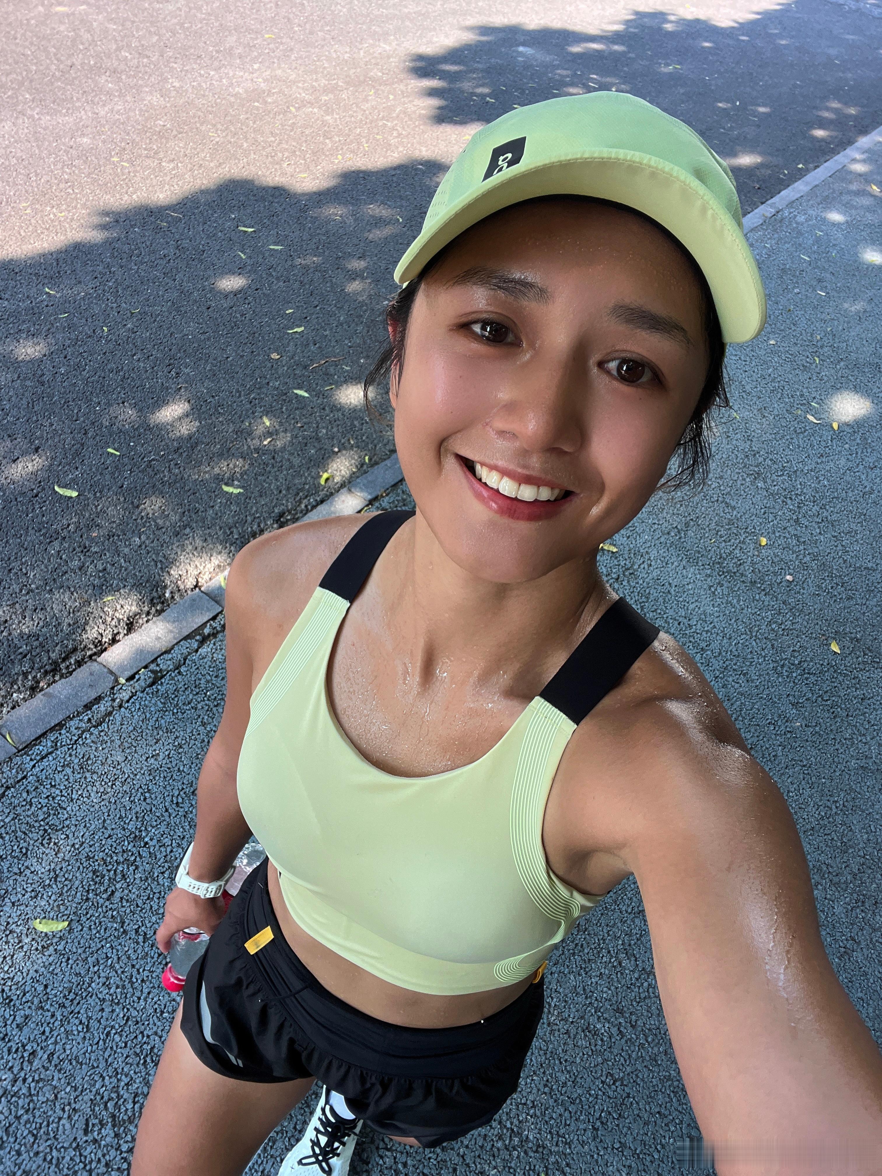 今日份运动🏃15公里有氧跑，新跑鞋On昂跑 Cloud X 4开光，白色跑鞋真