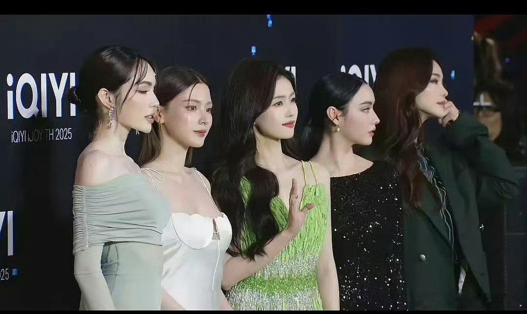 #白鹿泰国见面会绿毯#大明星闪耀泰兰德[彩虹屁][彩虹屁]鹿鹿美的太超前了吧！！