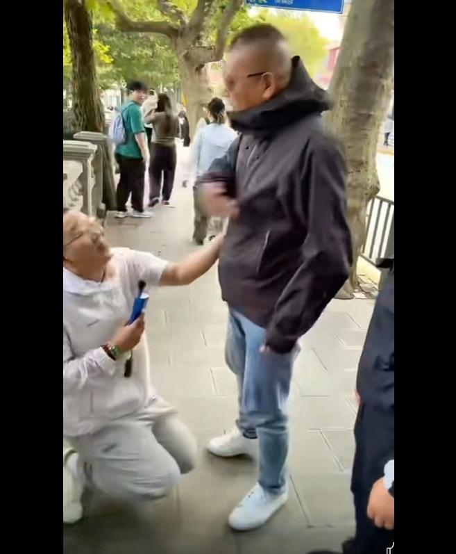 小白龙下跪赵本六扇嘴巴子第一视角！巴扎黑VS吴迪，6+3和巡醉现场测评！
 二子