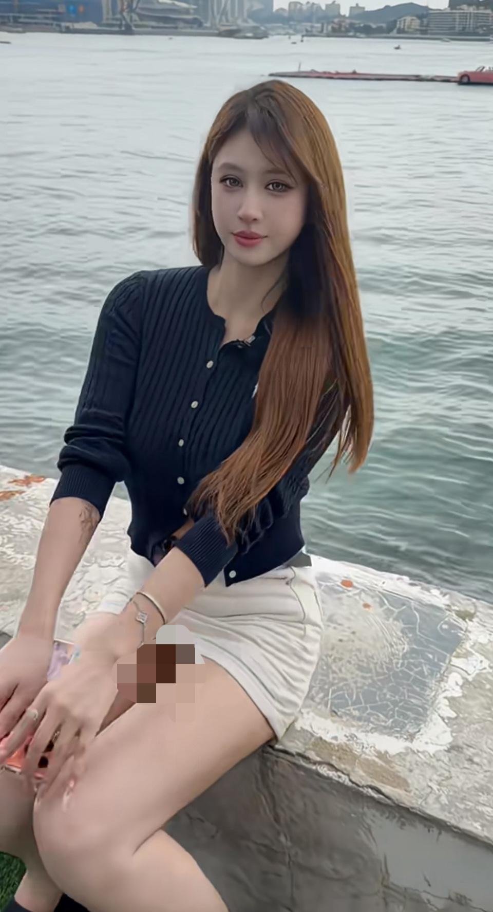 海边少女，温柔时光，静享美好
海边花海少女 
正常服装拍摄，非色情传播