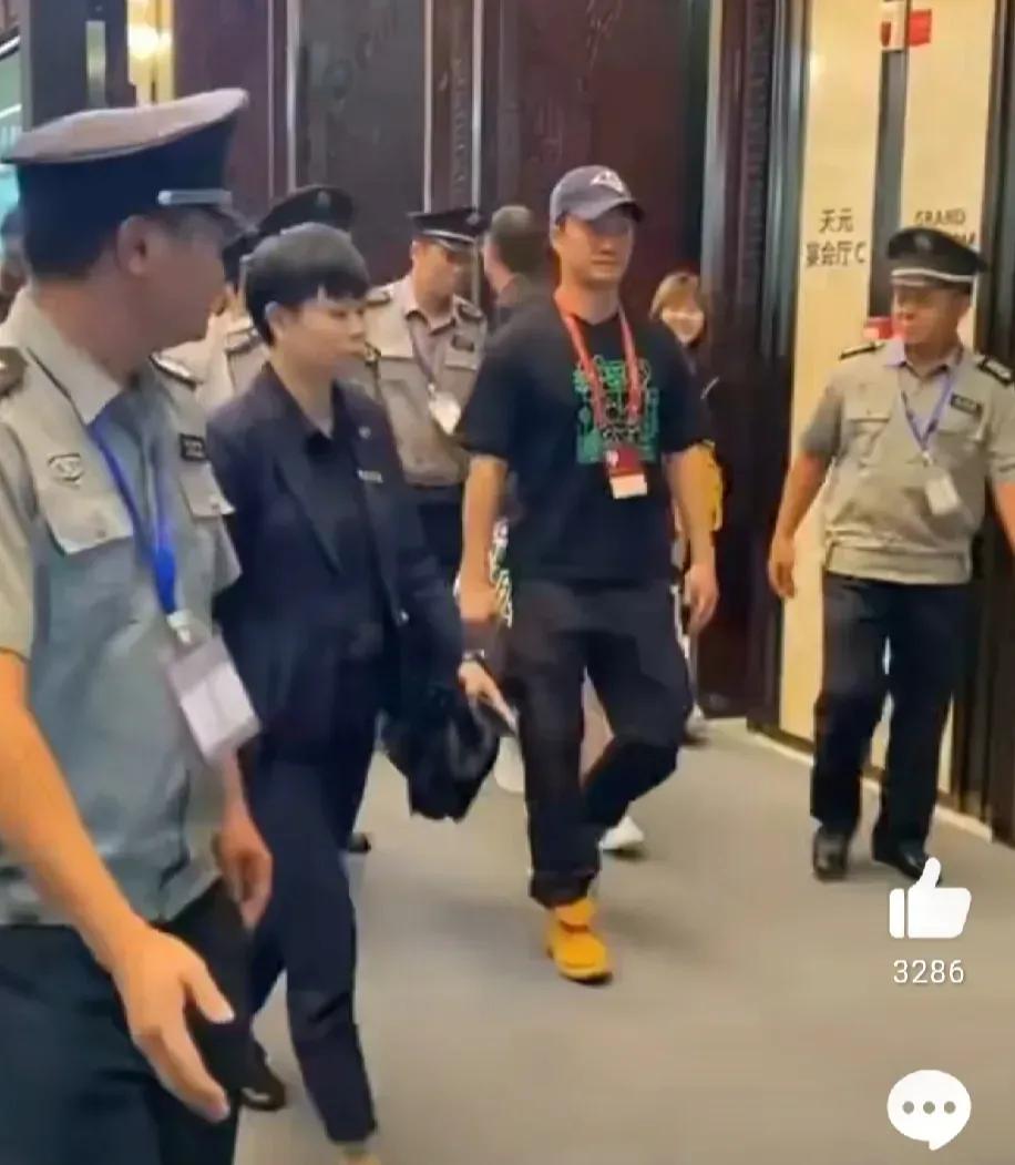 吴京参加活动时，见到现场阵仗，竟然慌了，原因让人哑然失笑，这谁能想得到啊！

1